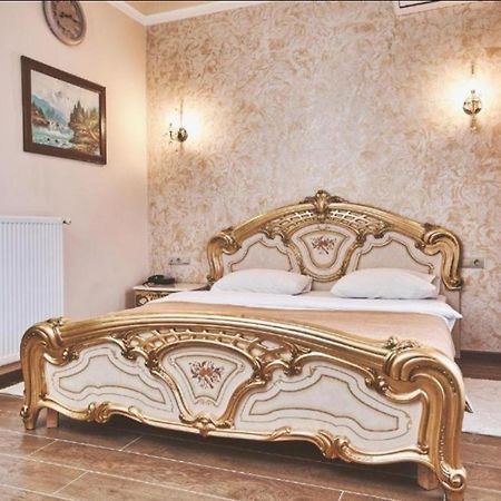 Готель Ангел На Великій Кільцевій Sofiivska Borshchahivka Ngoại thất bức ảnh