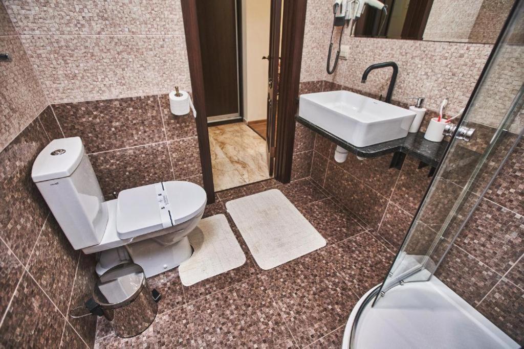 Готель Ангел На Великій Кільцевій Sofiivska Borshchahivka Ngoại thất bức ảnh